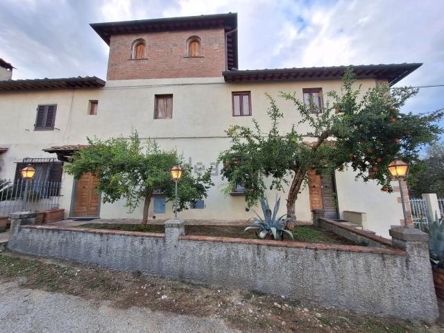 Villetta indipendente in vendita di 450 m² in Via Tortori, 3
