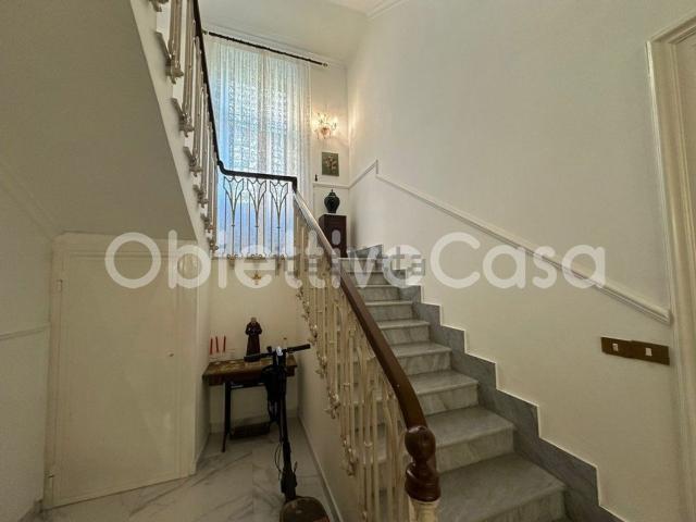 Villetta indipendente in vendita di 450 m² in Via Ten. Politano, 2