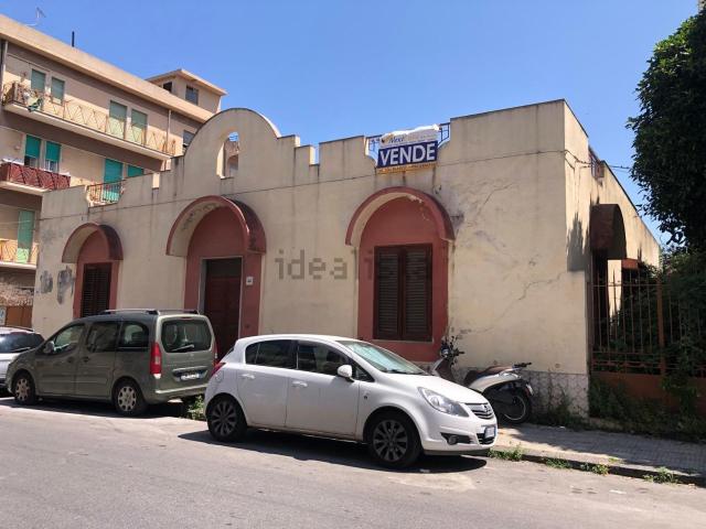 Villetta indipendente in vendita di 450 m² in Via Ugo di Sant&apos Onofrio