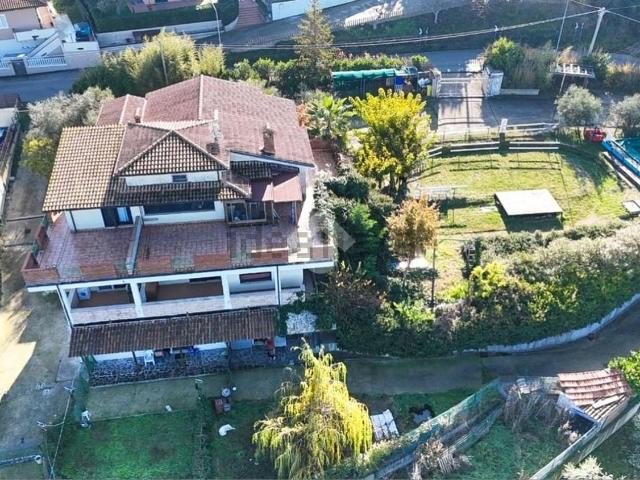 Villetta indipendente in vendita di 450 m² in Via V. Cerulli