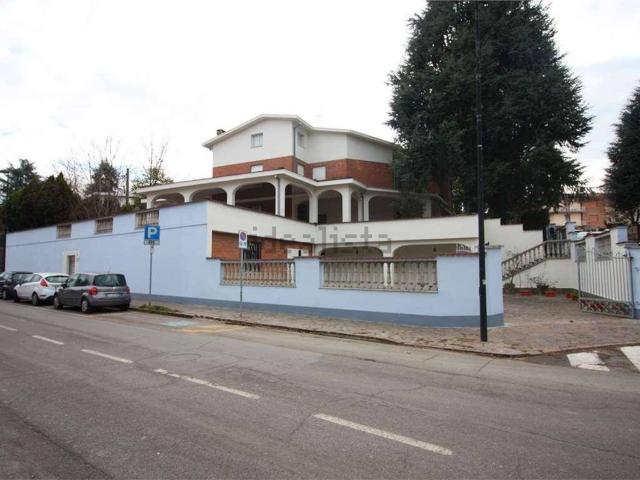 Villetta indipendente in vendita di 450 m² in Via Zozi, 38