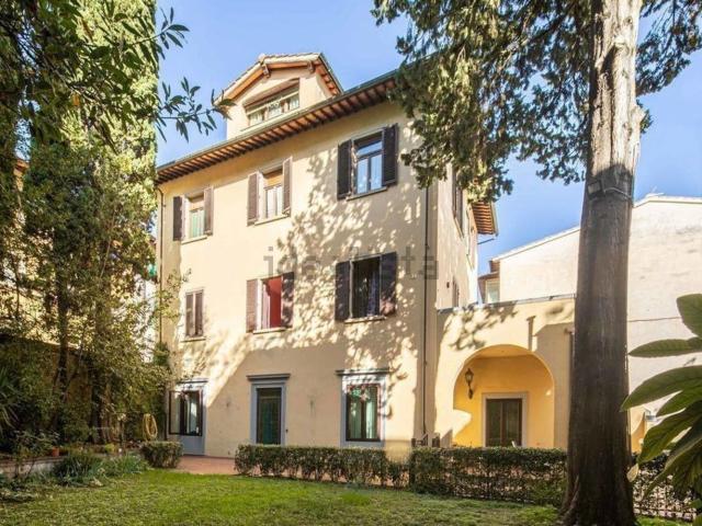 Villetta indipendente in vendita di 450 m² in Viale Alessandro Volta, 44