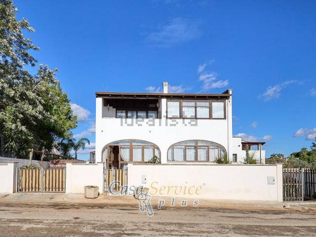 Villetta indipendente in vendita di 450 m² in Viale della Satureggia