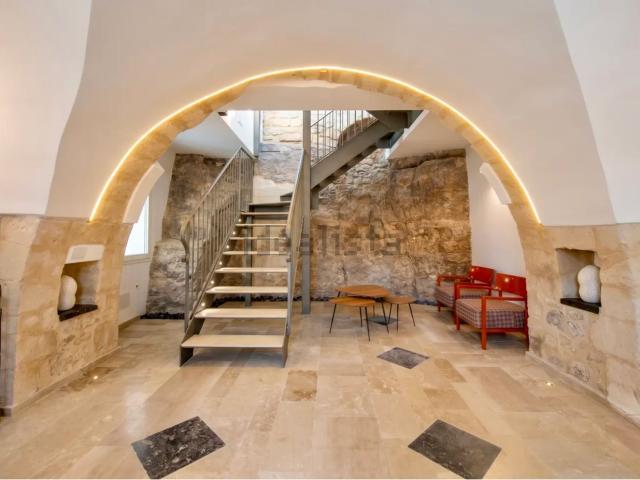Villetta indipendente in vendita di 450 m² in Vico Roccia, 2
