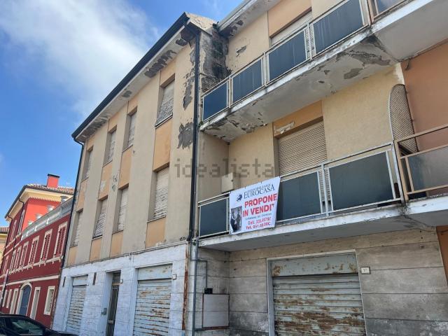 Villetta indipendente in vendita di 450 m² in Piazza Alfredo Baccarini, 1