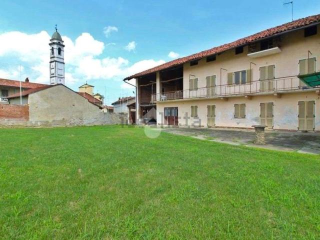 Villetta indipendente in vendita di 450 m² in Strada Statale 26 della Valle d&apos Aosta, 3