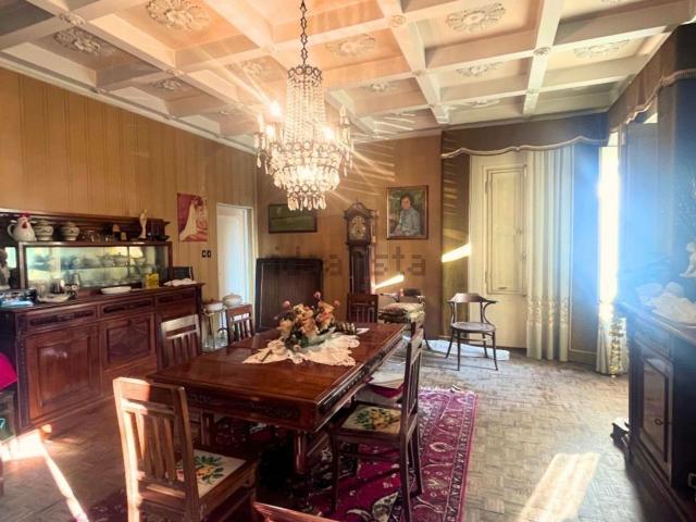 Villetta indipendente in vendita di 454 m² in Via Cesare Frassoni, 9
