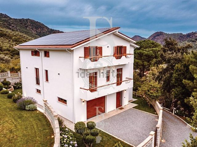 Villetta indipendente in vendita di 455 m² in Contrada Fiumara