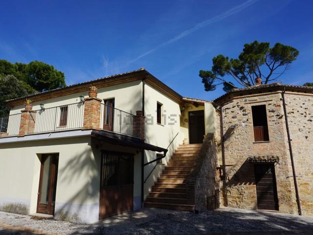 Villetta indipendente in vendita di 457 m² in Contrada San Pietro