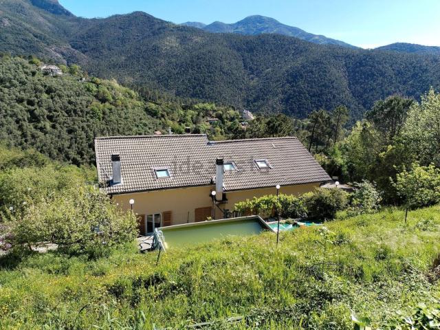 Villetta indipendente in vendita di 460 m² in Via Olivella Caminata, 36