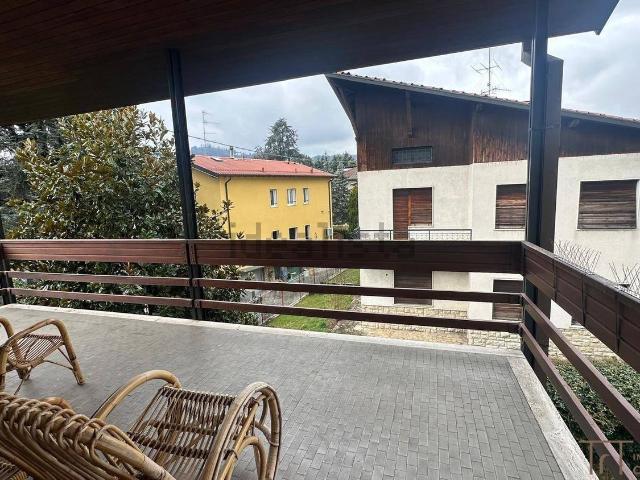 Villetta indipendente in vendita di 460 m² in Via Lega Lombarda