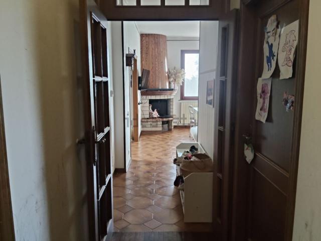 Villetta indipendente in vendita di 460 m² in Via Zambonini, 2