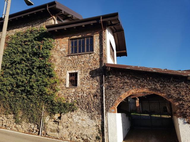 Villetta indipendente in vendita di 460 m² in Circonvallazione dei Chiusi