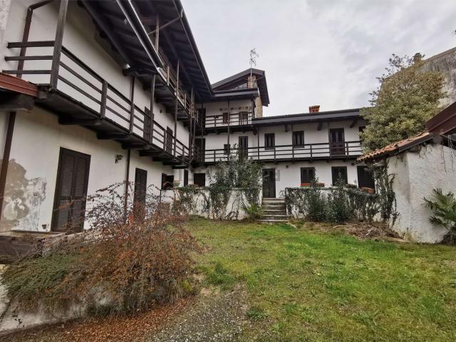 Villetta indipendente in vendita di 462 m² in Circonvallazione dei Chiusi, 2