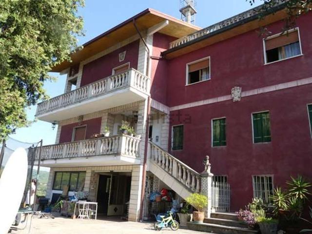 Villetta indipendente in vendita di 464 m² in Via della Fontana