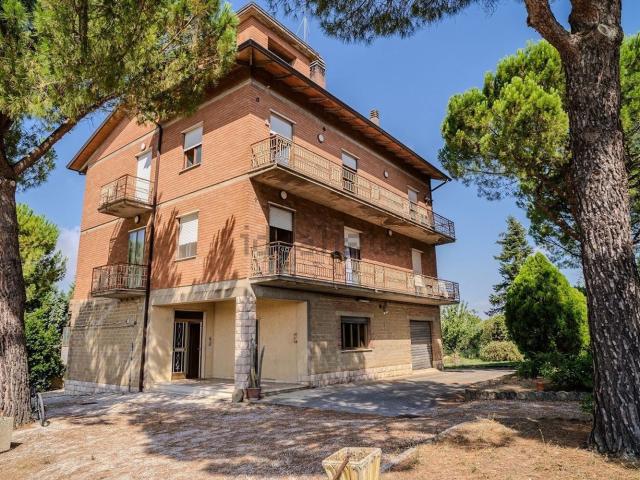 Villetta indipendente in vendita di 465 m² in Via 2 Giugno