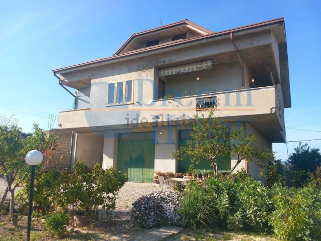 Villetta indipendente in vendita di 467 m² in Via Santo Stefano, 11