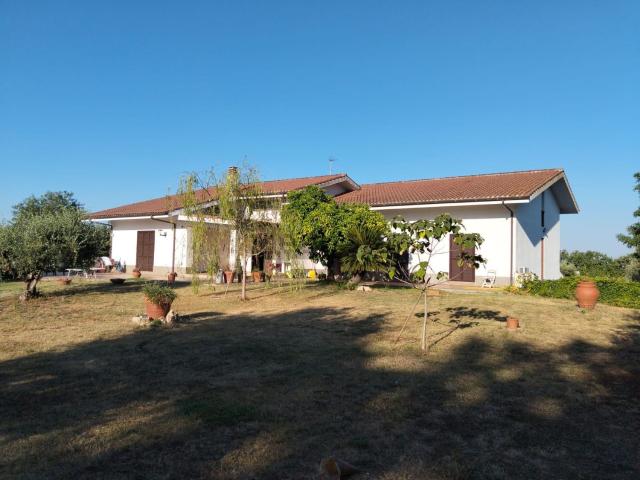 Villetta indipendente in vendita di 470 m² in Via Colle Rosso