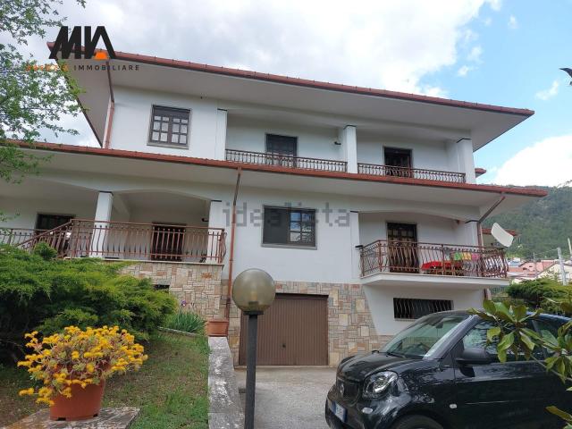 Villetta indipendente in vendita di 470 m² in Via Argentina, 2