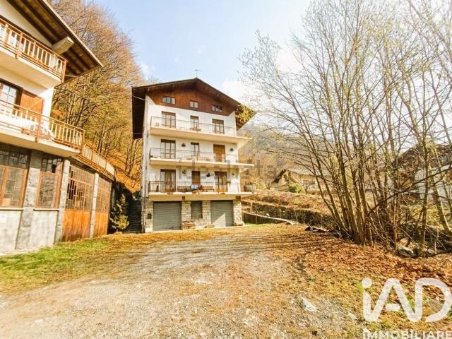 Villetta indipendente in vendita di 470 m² in Frazione Cresto