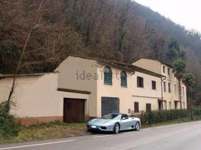 Villetta indipendente in vendita di 470 m² in Strada dell&apos Abetone e del Brennero