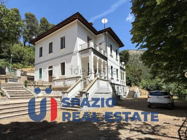 Villetta indipendente in vendita di 471 m²