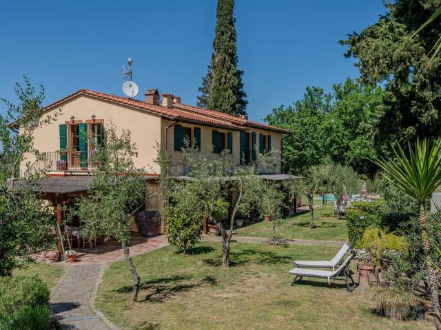 Villetta indipendente in vendita di 472 m² in Via Uliveta