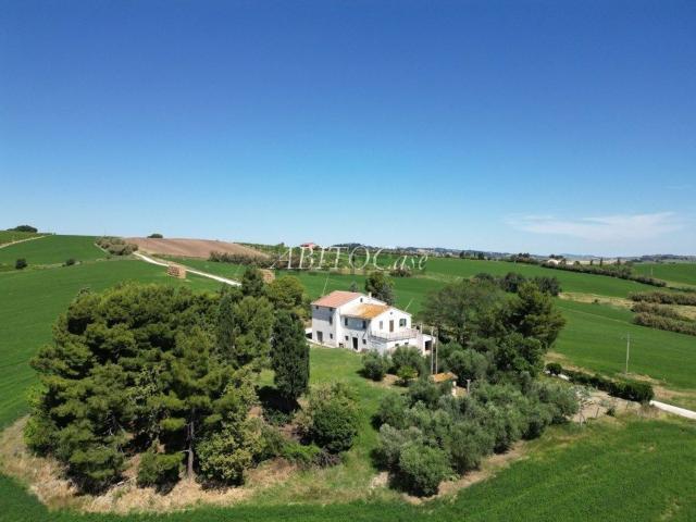 Villetta indipendente in vendita di 472 m² in Frazione Loretello