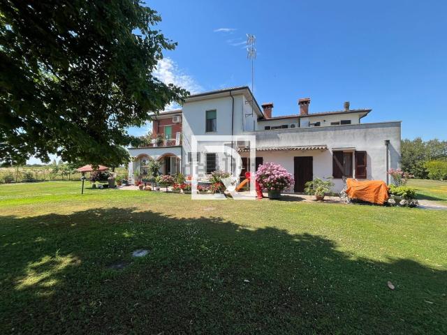 Villetta indipendente in vendita di 476 m² in Via Staggi