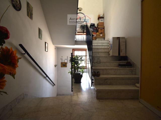 Villetta indipendente in vendita di 476 m² in Piazza Francesco Crispi