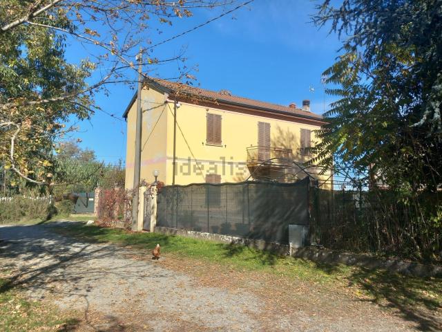 Villetta indipendente in vendita di 480 m² in Via Emilia, 151