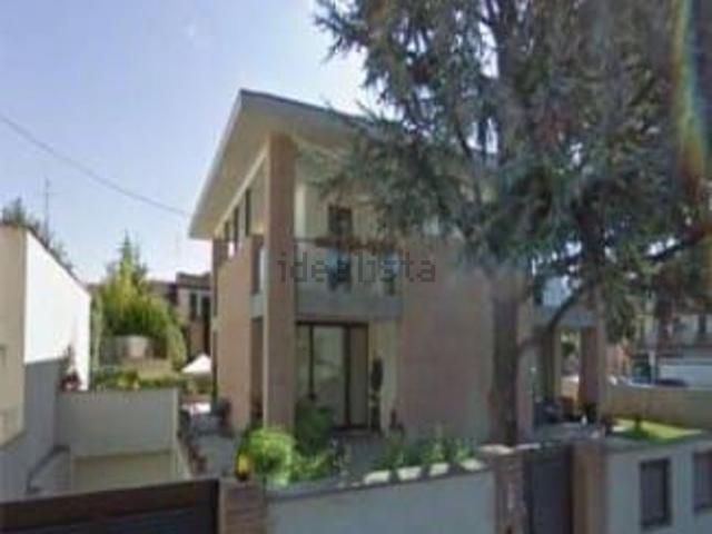 Villetta indipendente in vendita di 480 m² in Via Francesco Contoli