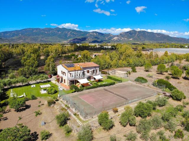Villetta indipendente in vendita di 480 m² in Via Monte Santo