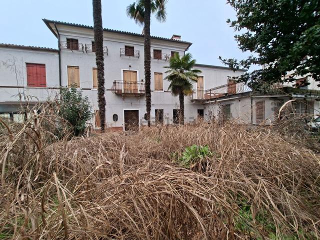 Villetta indipendente in vendita di 480 m² in Via Trieste, 1