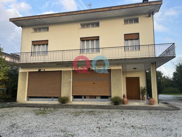 Villetta indipendente in vendita di 483 m² in Via Roma, 78