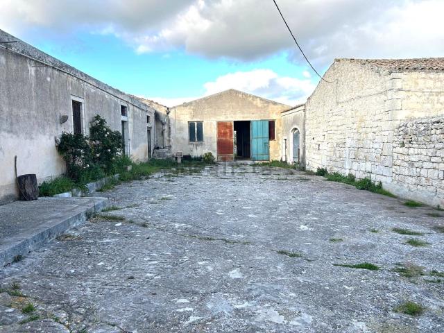 Villetta indipendente in vendita di 488 m² in Strada Comunale Cassero Fondo Mosche Abremi