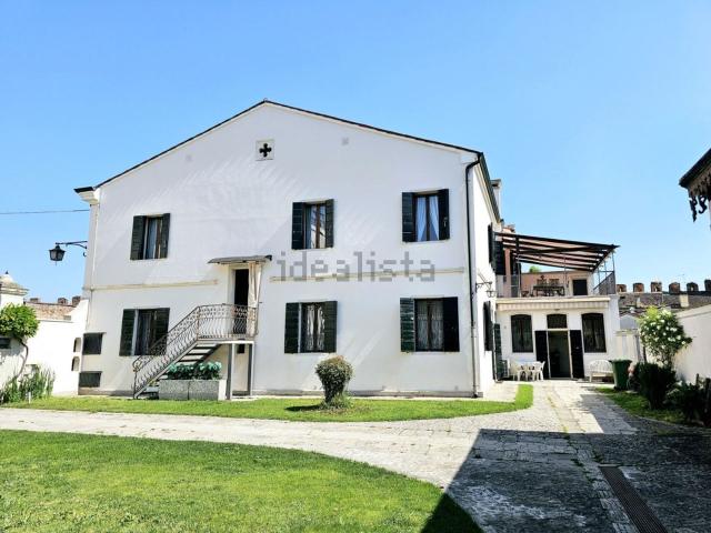 Villetta indipendente in vendita di 489 m² in Via Canta Gazza