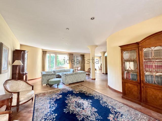 Villetta indipendente in vendita di 490 m² in Via Renato Fucini