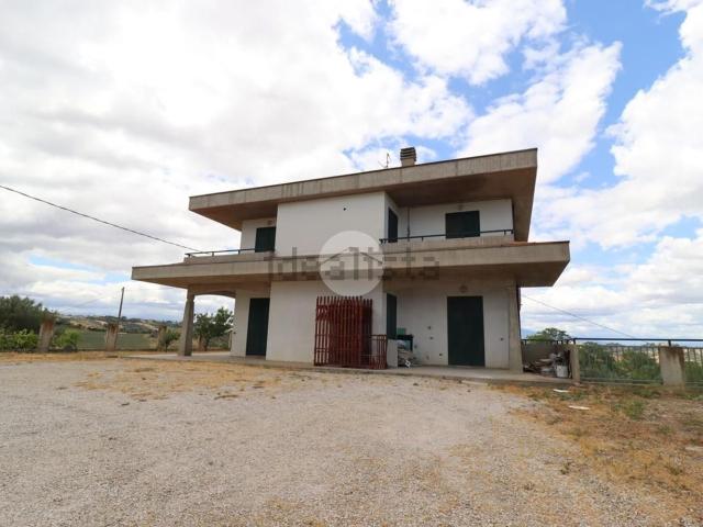 Villetta indipendente in vendita di 490 m² in Contrada Forchetta, 7