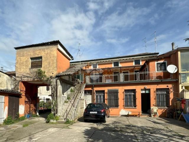 Villetta indipendente in vendita di 493 m² in Via Madonna del Pozzo, 11