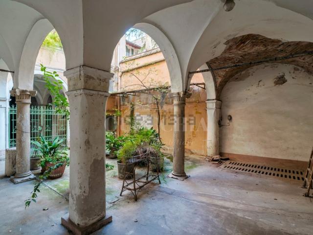 Villetta indipendente in vendita di 493 m² in Contrada delle Bassiche