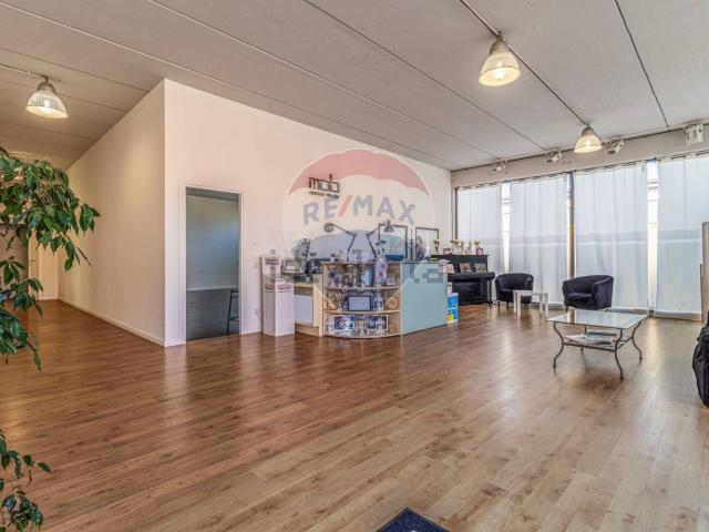 Villetta indipendente in vendita di 496 m² in Via Cascine, 5