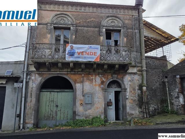 Villetta indipendente in vendita di 500 m² in Via Catania
