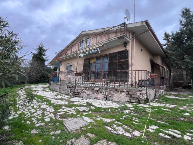 Villetta indipendente in vendita di 500 m² in Via Furbara Sasso