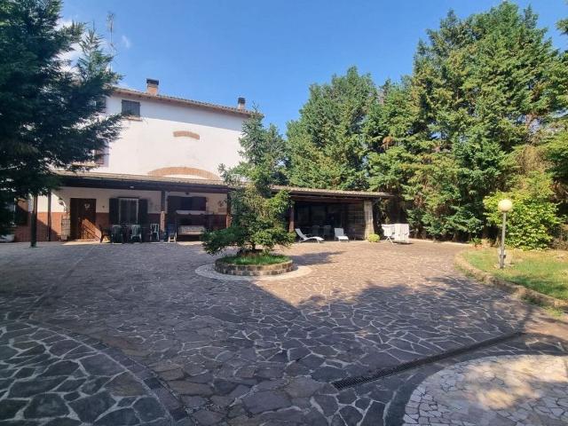 Villetta indipendente in vendita di 500 m² in Via Soliera Cavezzo