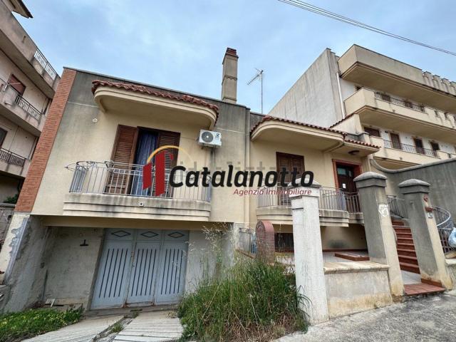 Villetta indipendente in vendita di 500 m² in Via Sandro Pertini
