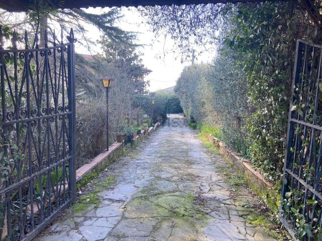 Villetta indipendente in vendita di 500 m² in Via Poppiano, 116