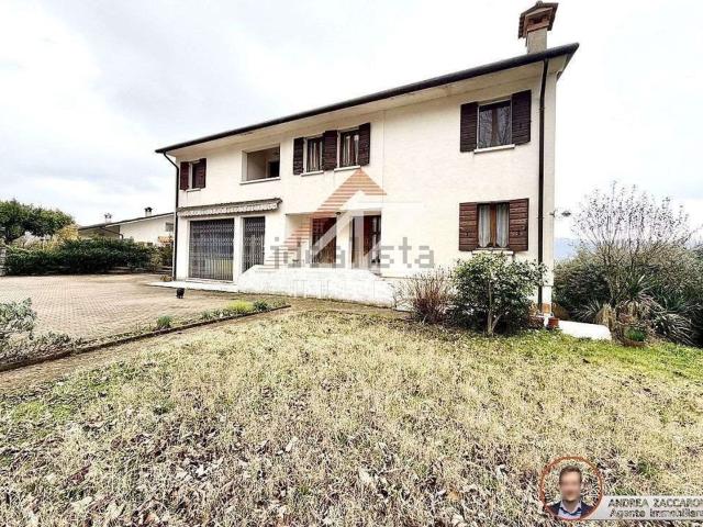 Villetta indipendente in vendita di 500 m² in Via Vittorio Veneto, 34