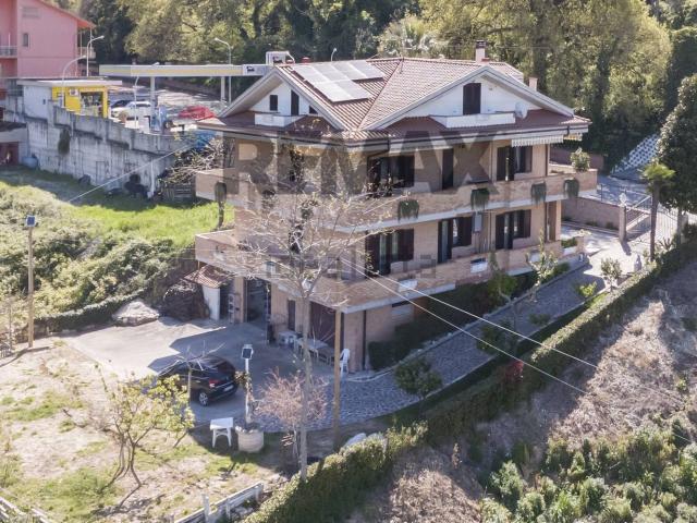 Villetta indipendente in vendita di 500 m² in Contrada Cagialone, 1