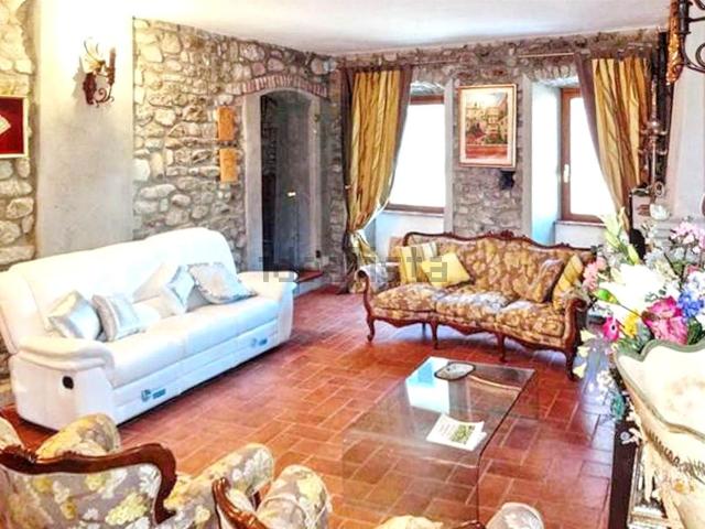 Villetta indipendente in vendita di 500 m² in Piazza della chiesa, 30